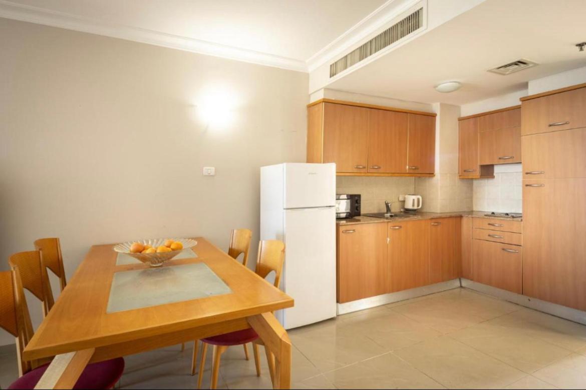 Almog Tower Aparthotel Haifa Exterior photo