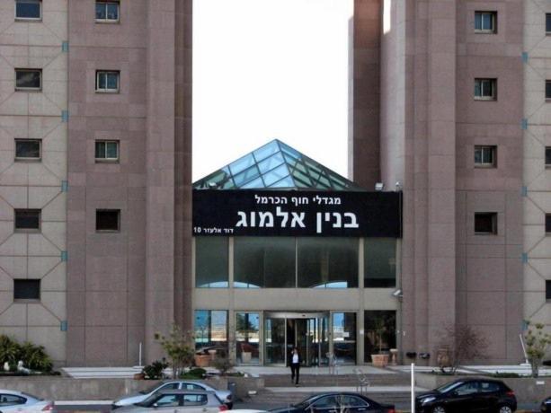 Almog Tower Aparthotel Haifa Exterior photo