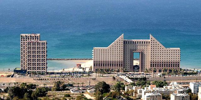 Almog Tower Aparthotel Haifa Exterior photo